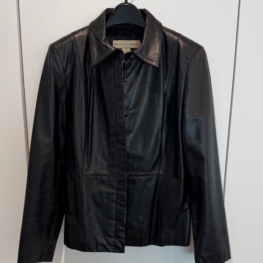 Apostrophe Women's Sleek Black Leather Jacket